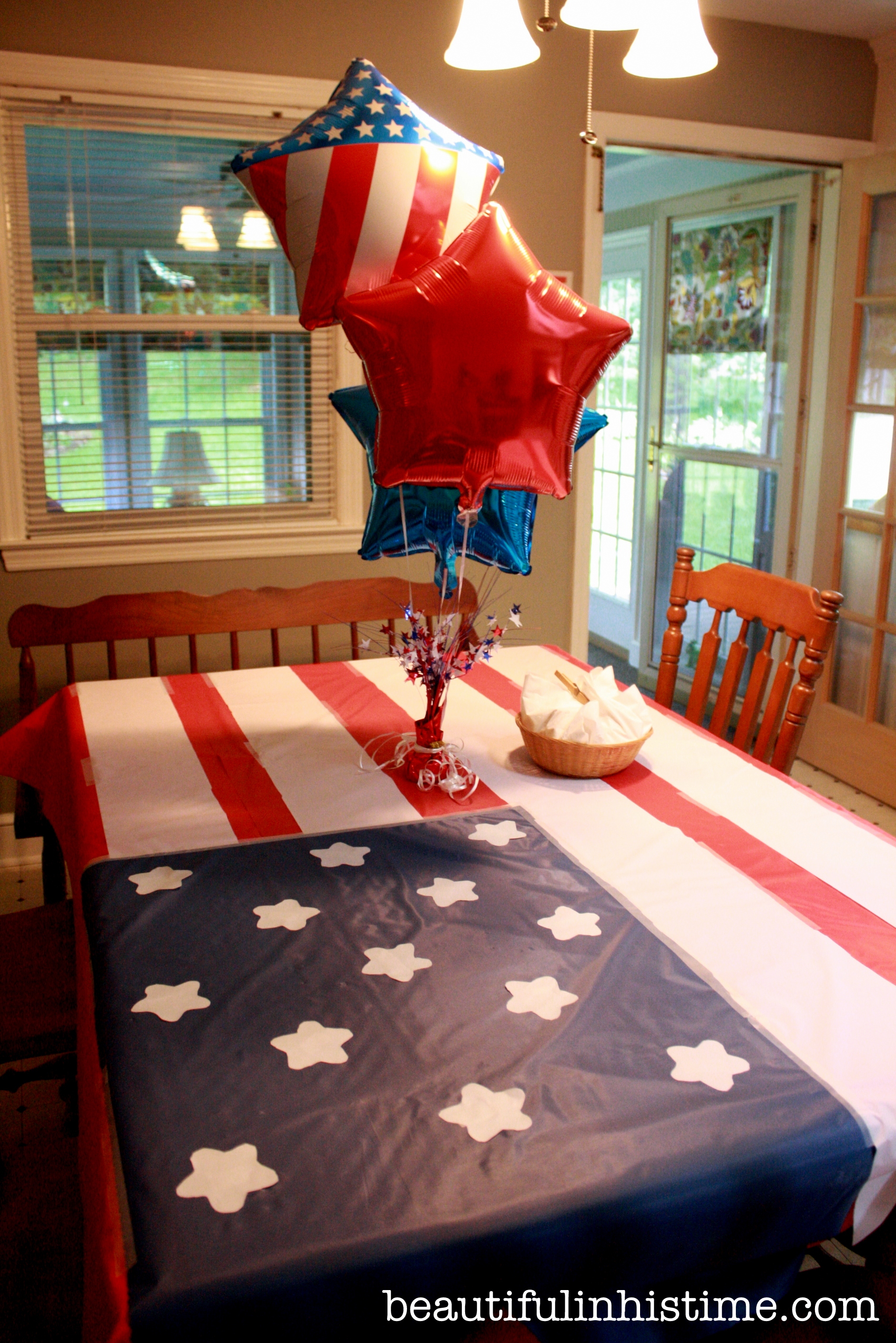 patriotic flag tablecloth A Birthday Party for America! #birthday #america #4thofjuly #independenceday #party #birthdayparty