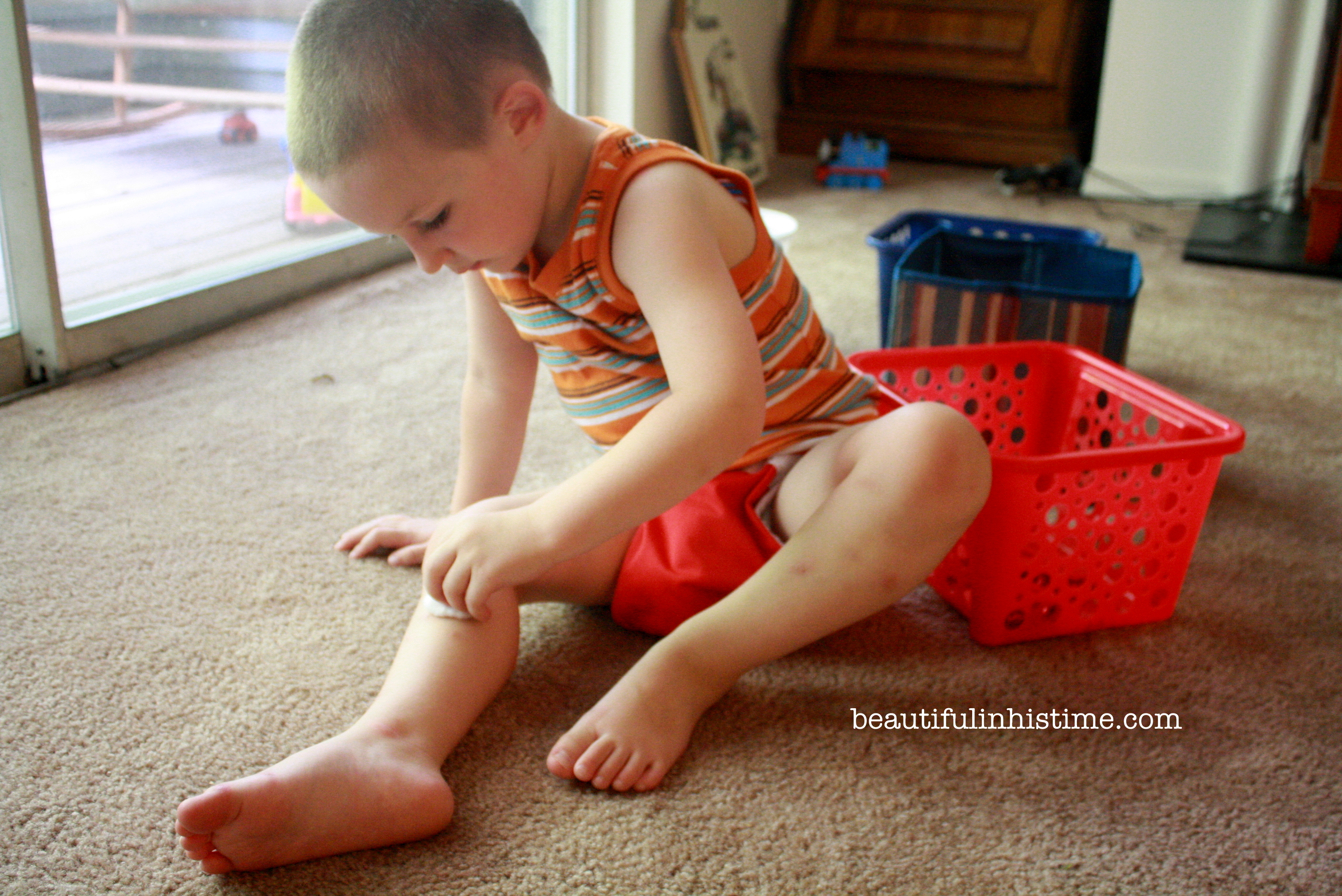 #patriotic 4th of July sensory bin and color sorting activity @beautifulinhistime.com #sensorybin #preschool #homeschool