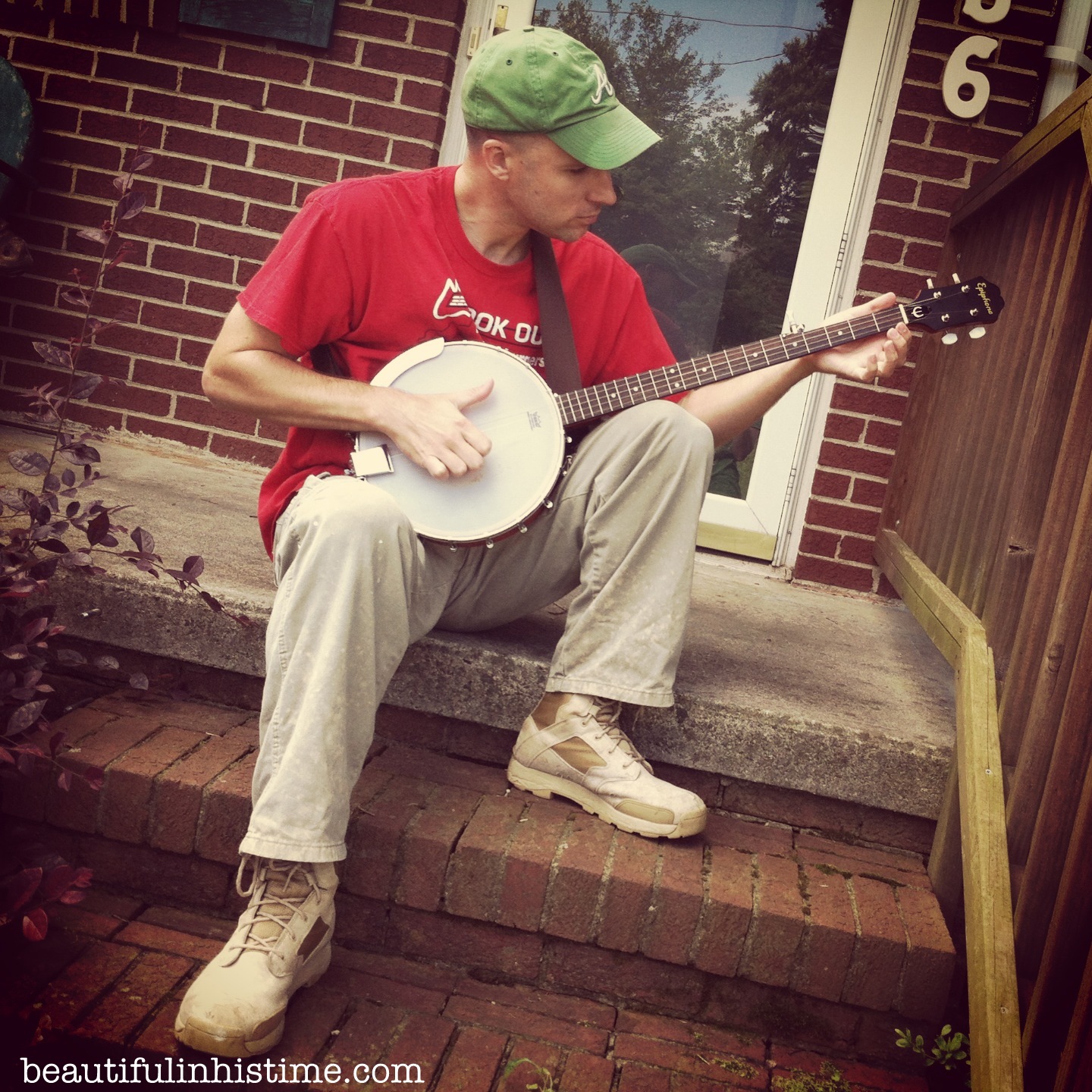 Banjo playin man Beauty in the Mess Edition 07.09.13 @beautifulinhistime.com